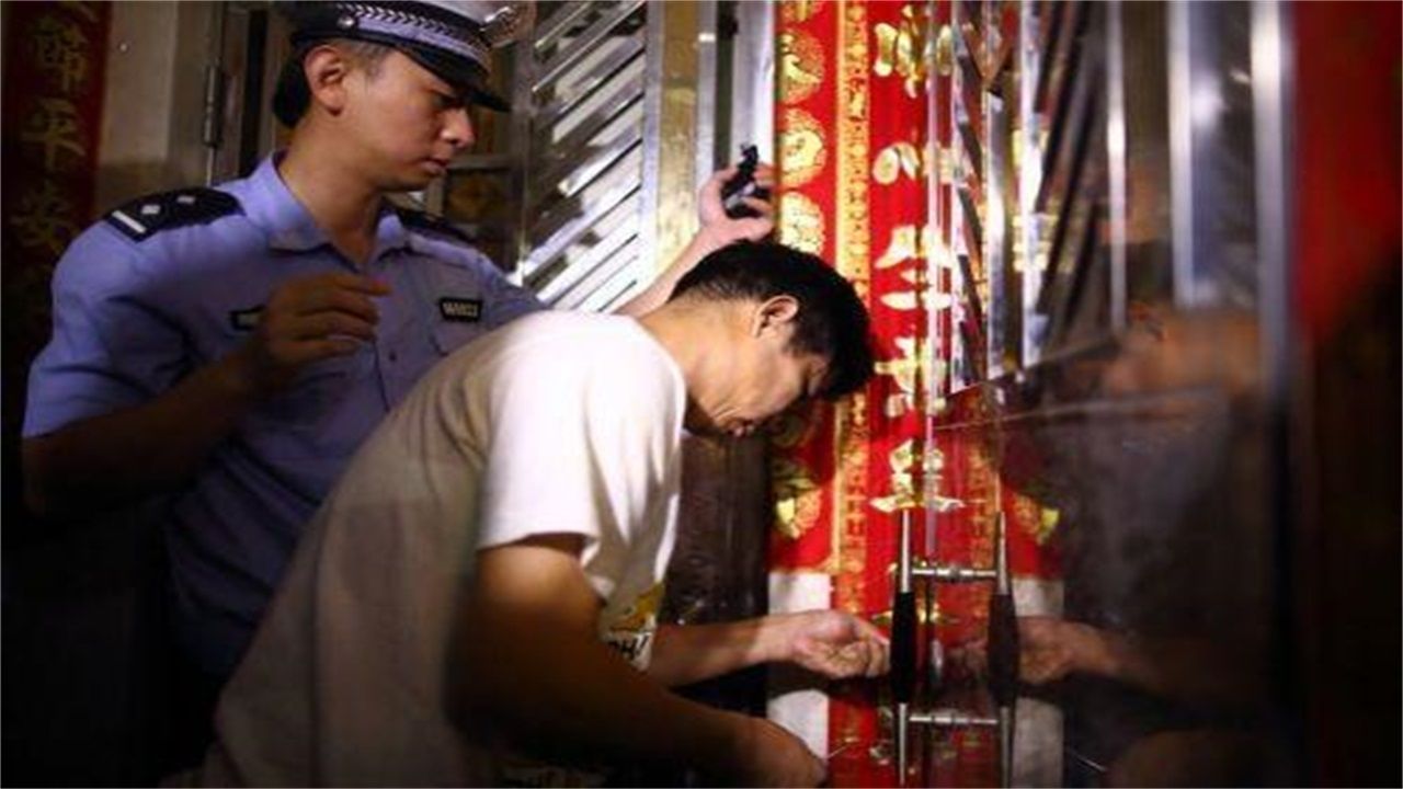 望谟请开锁师傅开了锁后，师傅为什么一般都不进门，就算主人请也不进去？